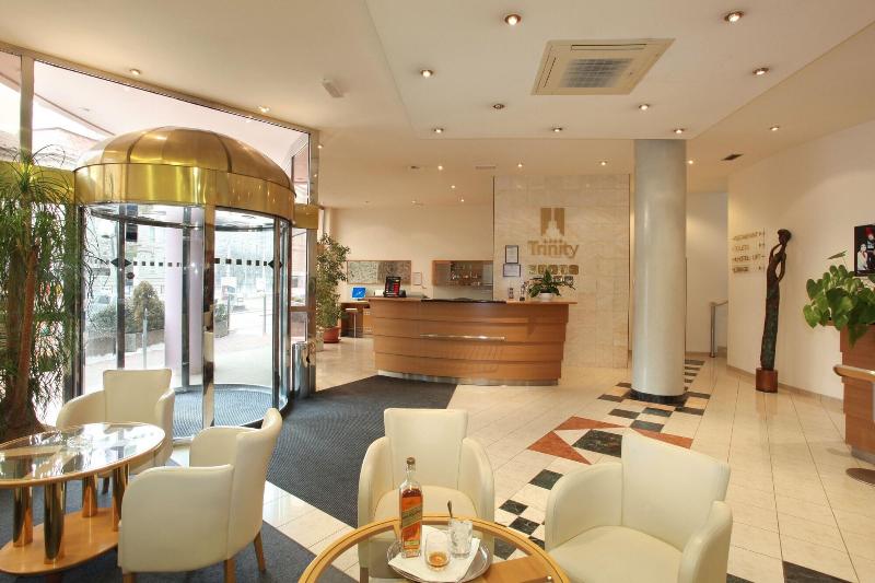 Hotel Trinity - Lobi