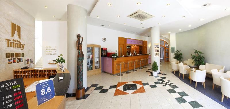 Hotel Trinity - Lobi