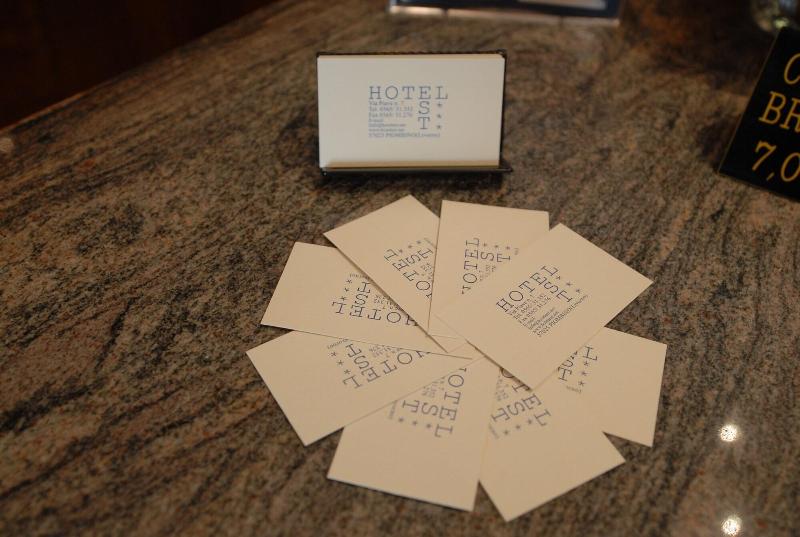 Hotel Est - Lobi