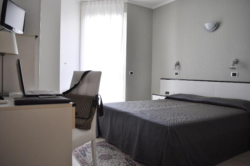 Hotel Est - Oda
