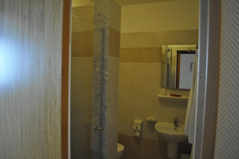Hotel Est - Oda