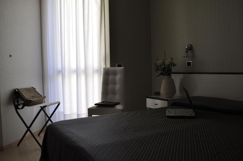 Hotel Est - Oda