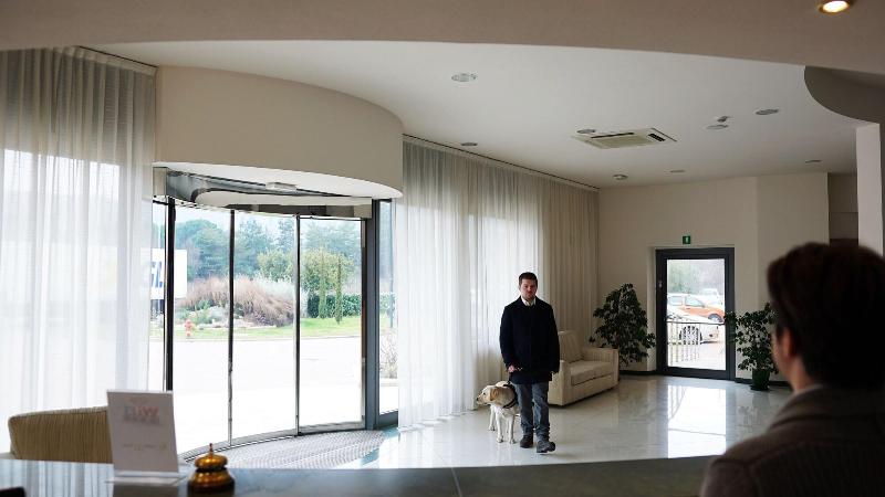 Garden Hotel - Lobi