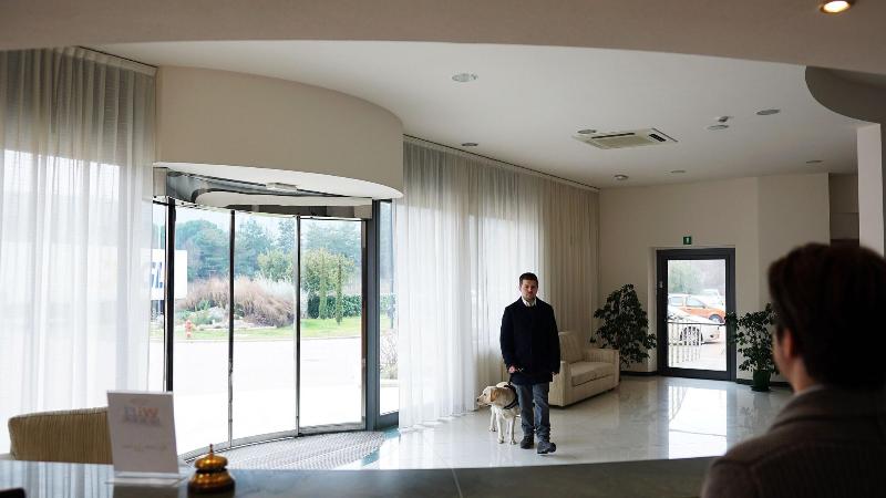 Garden Hotel - Lobi