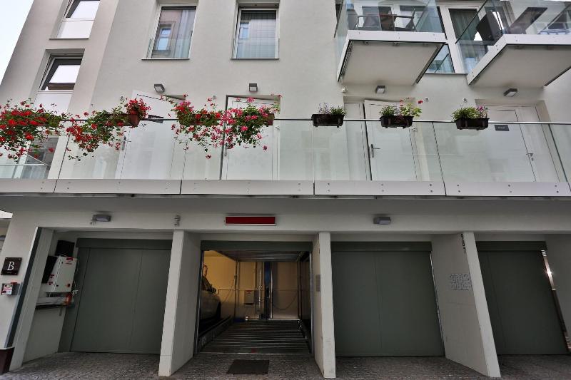 James Hotel & Apartments - Genel