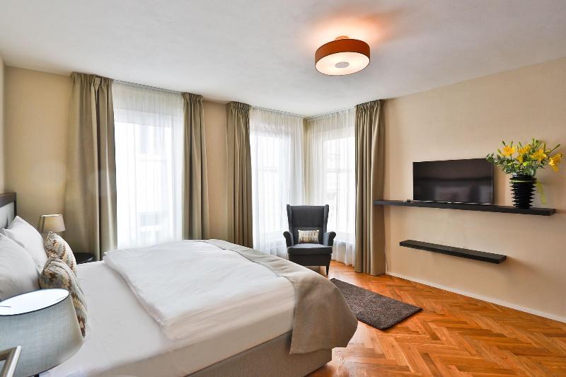 James Hotel & Apartments - Oda