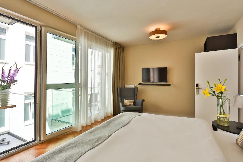 James Hotel & Apartments - Oda