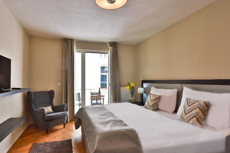 James Hotel & Apartments - Oda