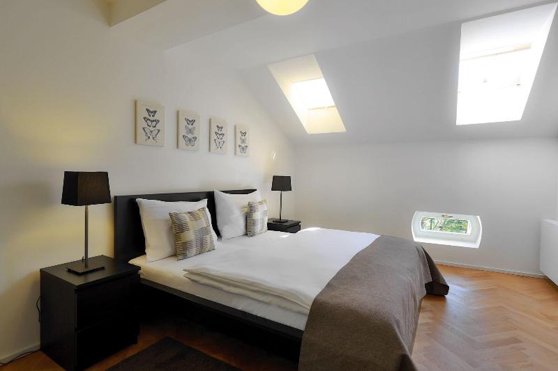 James Hotel & Apartments - Oda