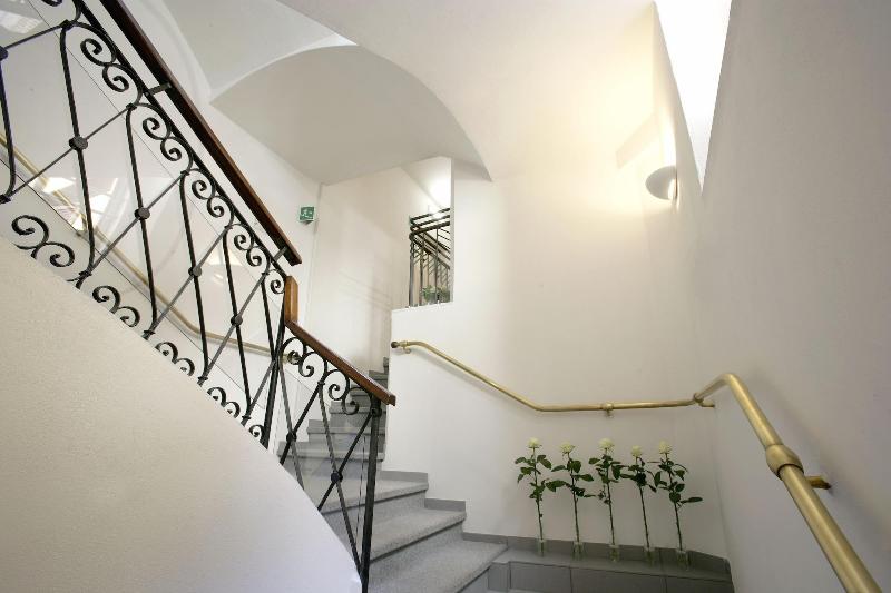 Hotel Cervetta 5 - Lobi