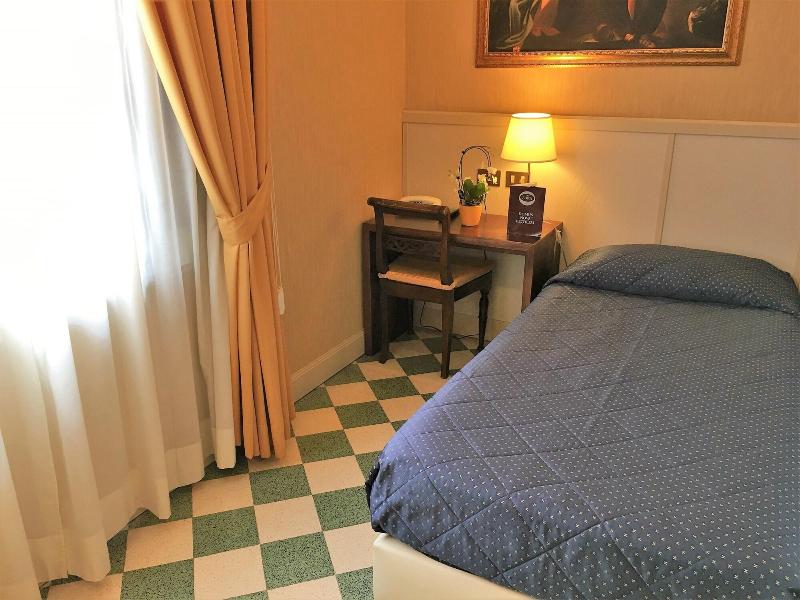 Dnb House Hotel - Oda