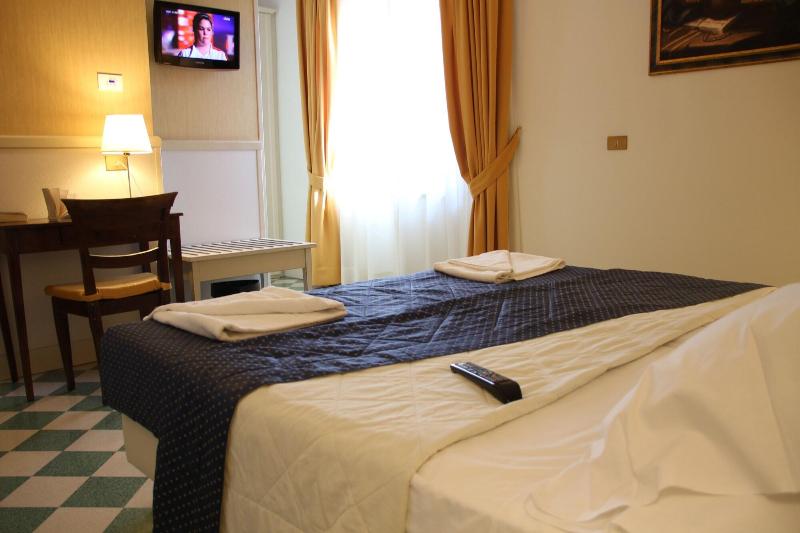 Dnb House Hotel - Oda