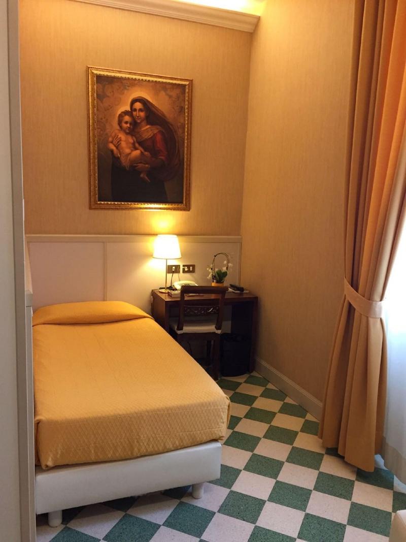 Dnb House Hotel - Oda