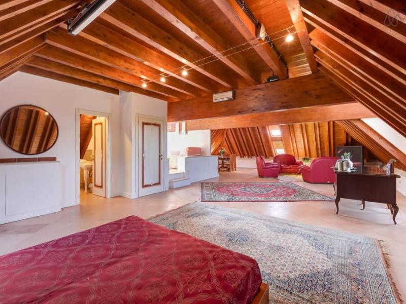 Villa Strampelli - Genel