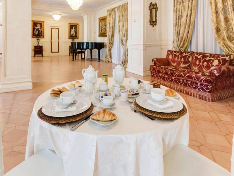 Villa Strampelli - Genel