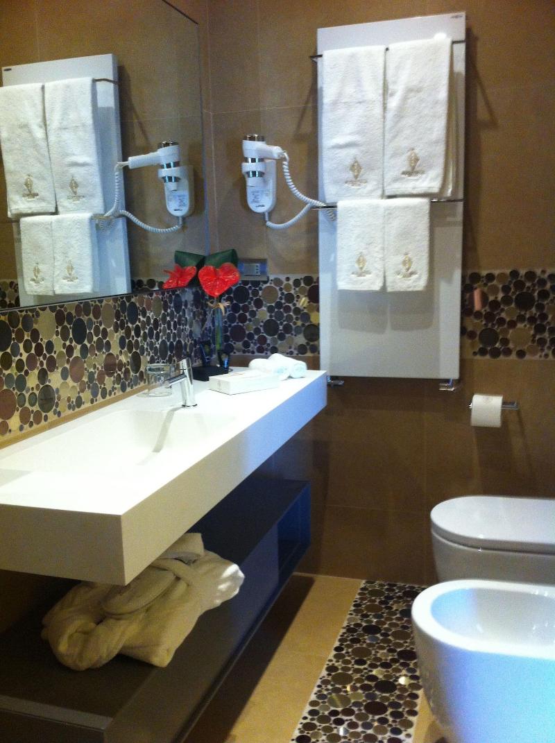 Augustana House - Oda