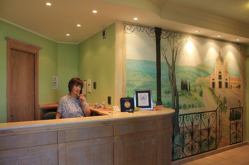 Hotel Cladan - Lobi