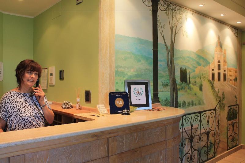 Hotel Cladan - Lobi