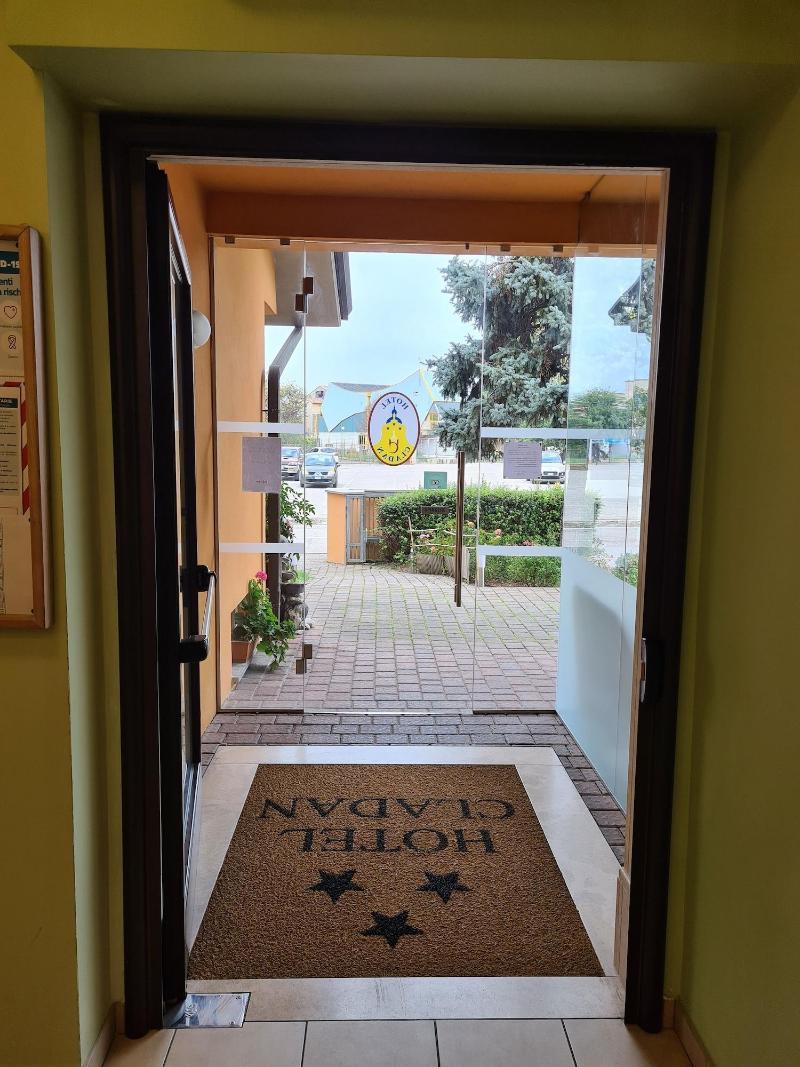 Hotel Cladan - Lobi