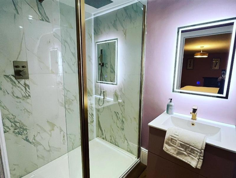 Picton House Hotel - Oda