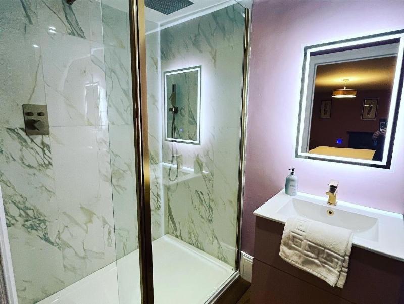 Picton House Hotel - Oda