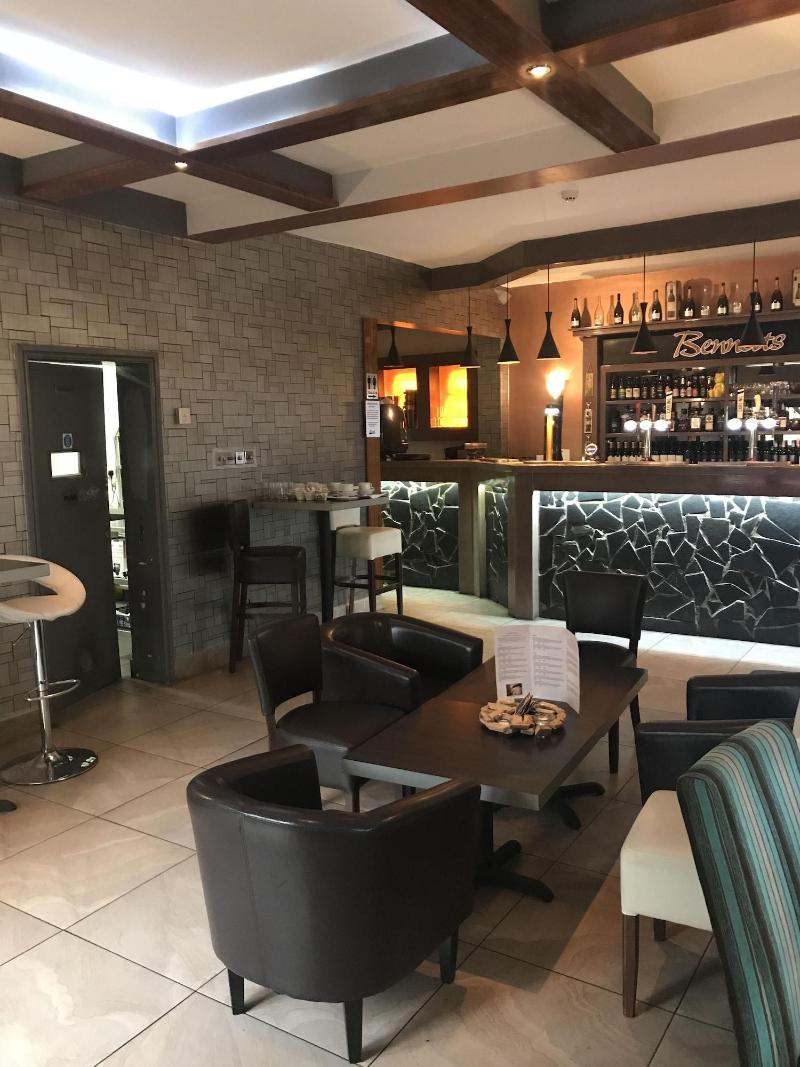 Bennetts Hotel - Bar