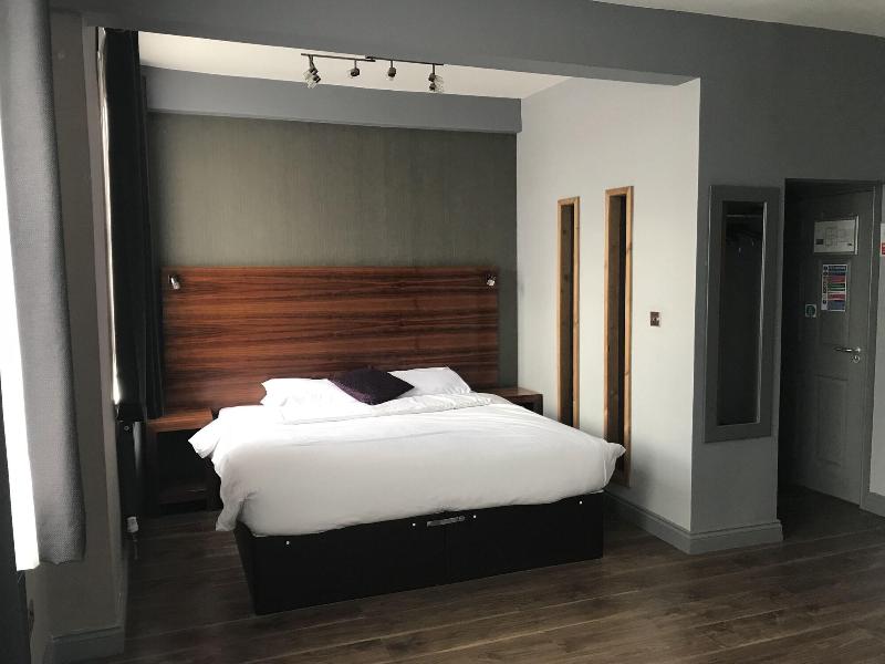 Bennetts Hotel - Oda