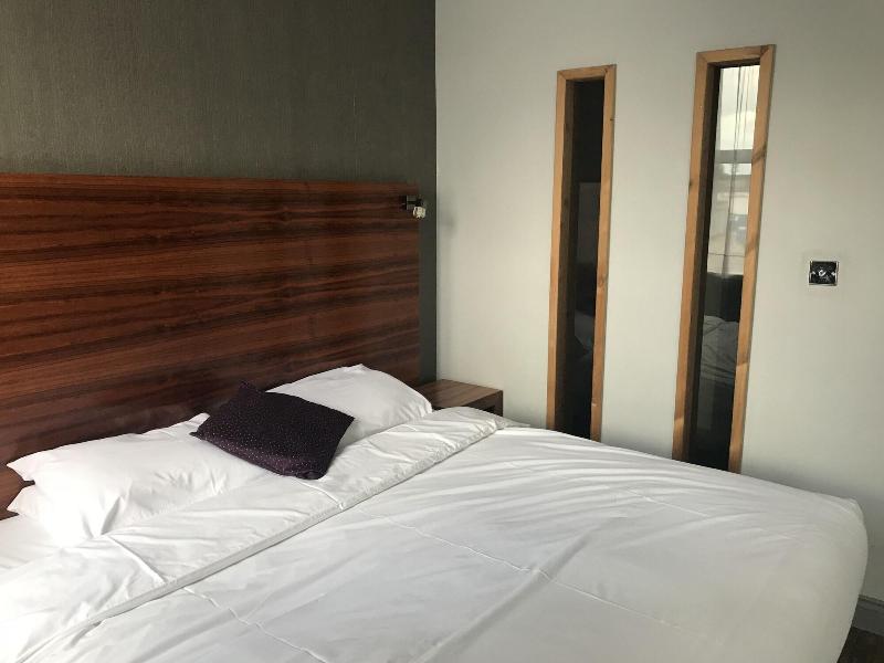 Bennetts Hotel - Oda