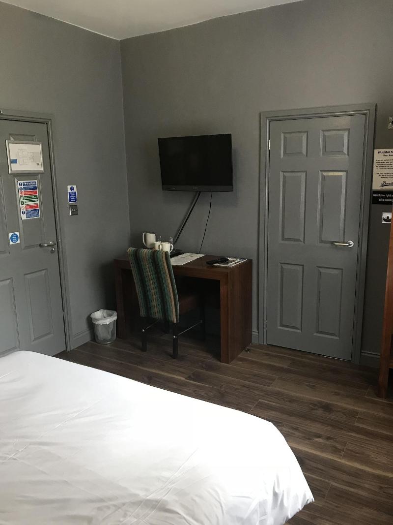 Bennetts Hotel - Oda