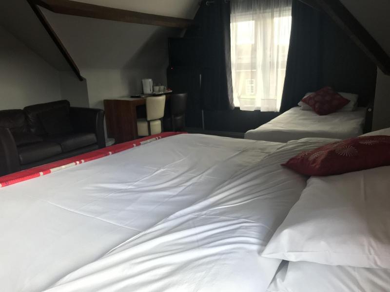 Bennetts Hotel - Oda