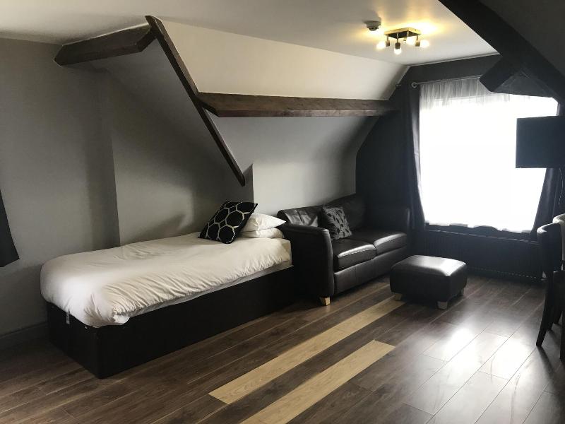 Bennetts Hotel - Oda