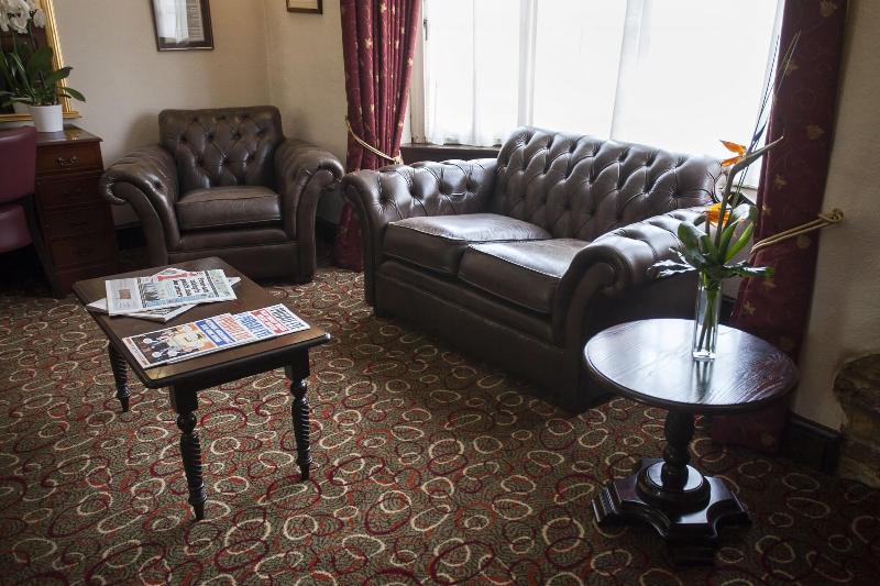 The Poplars Hotel - Lobi