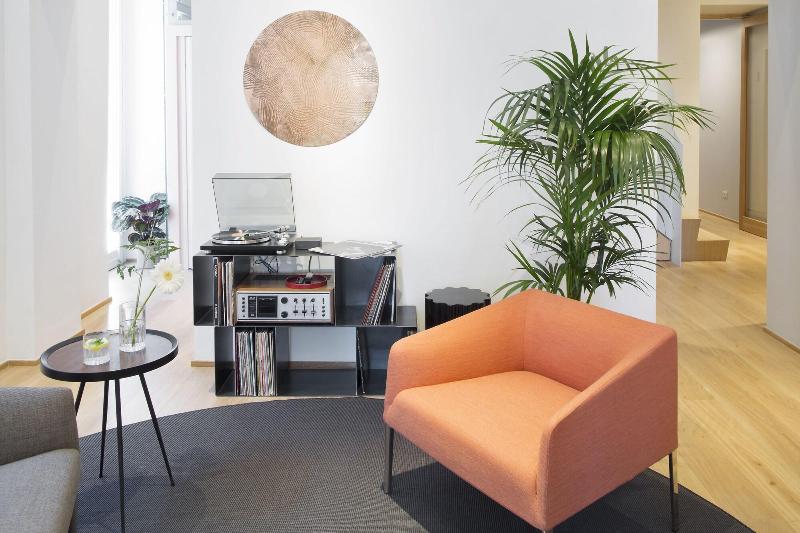 The Radical Hotel - Lobi