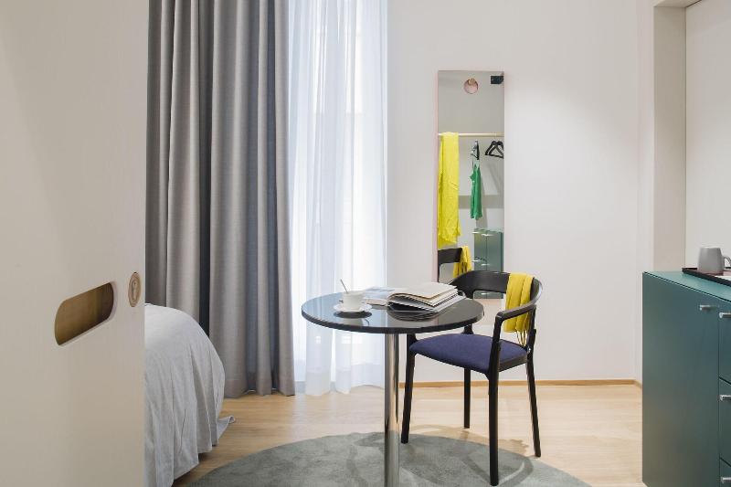 The Radical Hotel - Oda