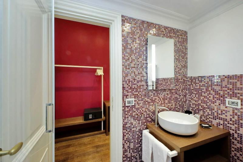Youroom Carrozze - Oda