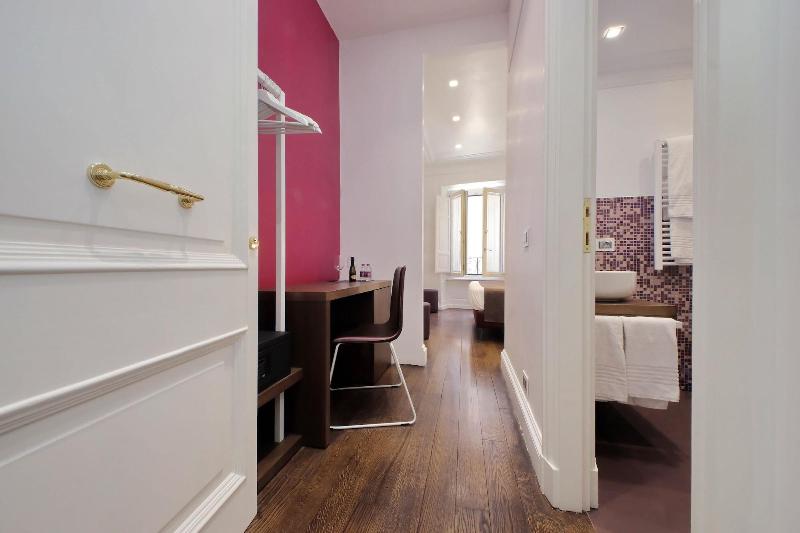 Youroom Carrozze - Oda