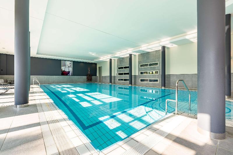 Van der Valk Hotel Berliner Ring - Havuz