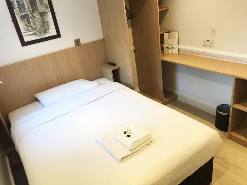 Gidea Park Hotel - Oda