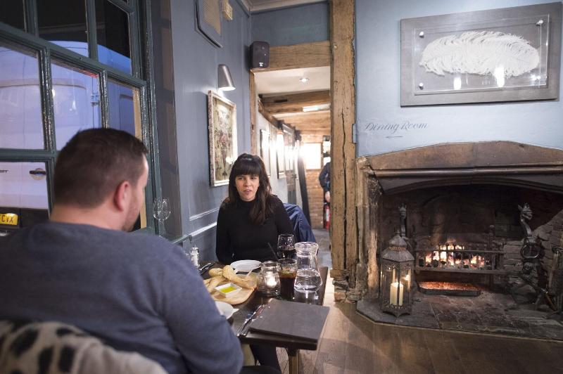The Ostrich Inn - Restoran