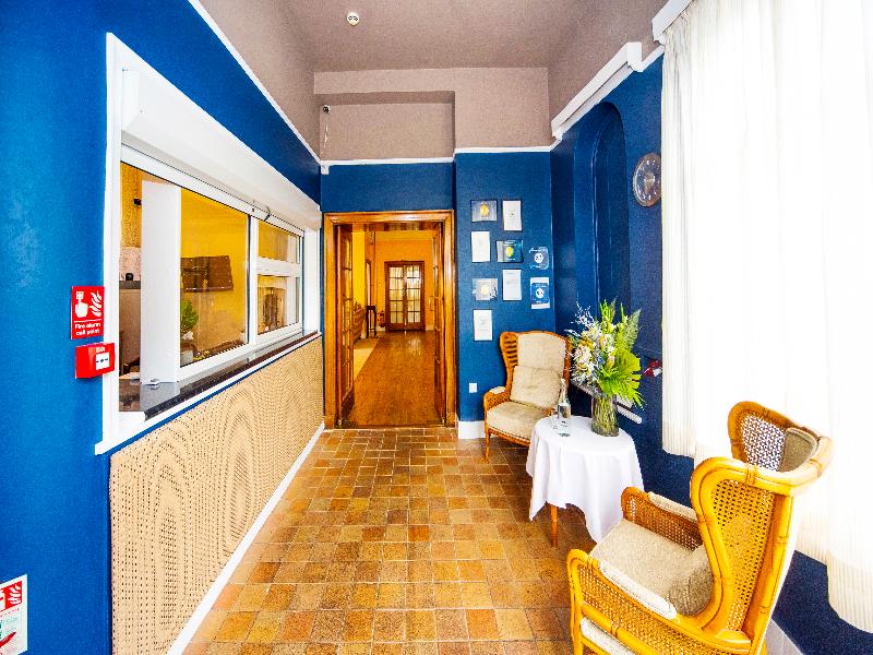Crofton House Hotel - SELF CHECK IN - Lobi
