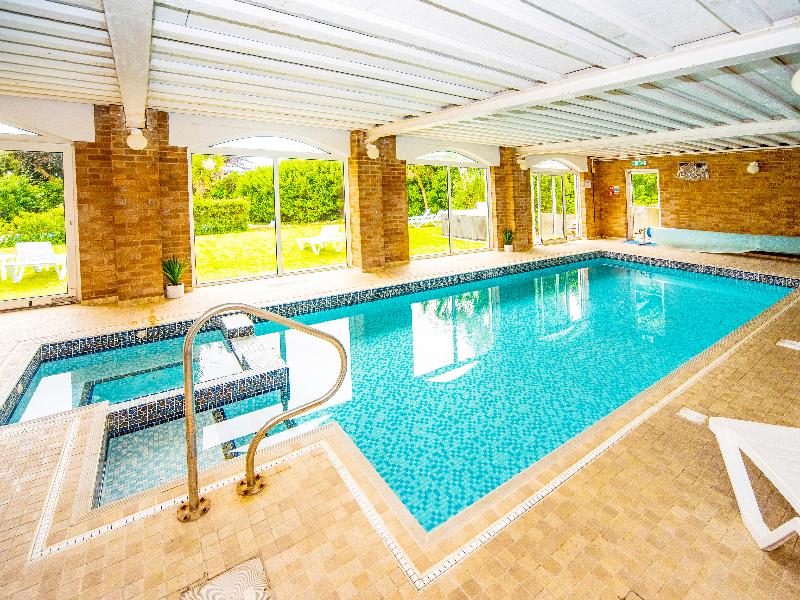 Crofton House Hotel - SELF CHECK IN - Havuz
