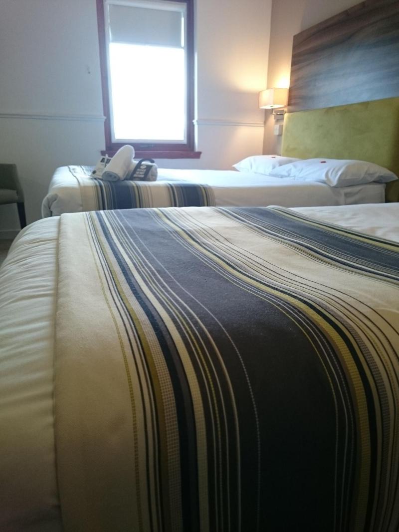 Livingston Lodge Hotel - Oda
