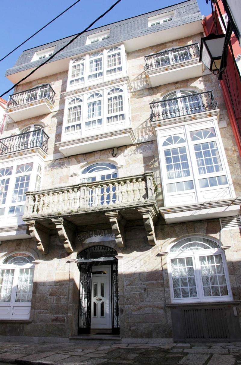 Hotel Larry - Genel
