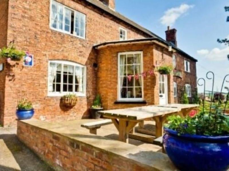 The Dovecote Inn - Genel