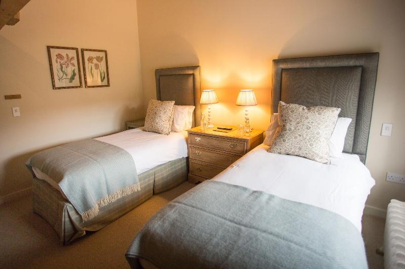 The Three Daggers - Oda