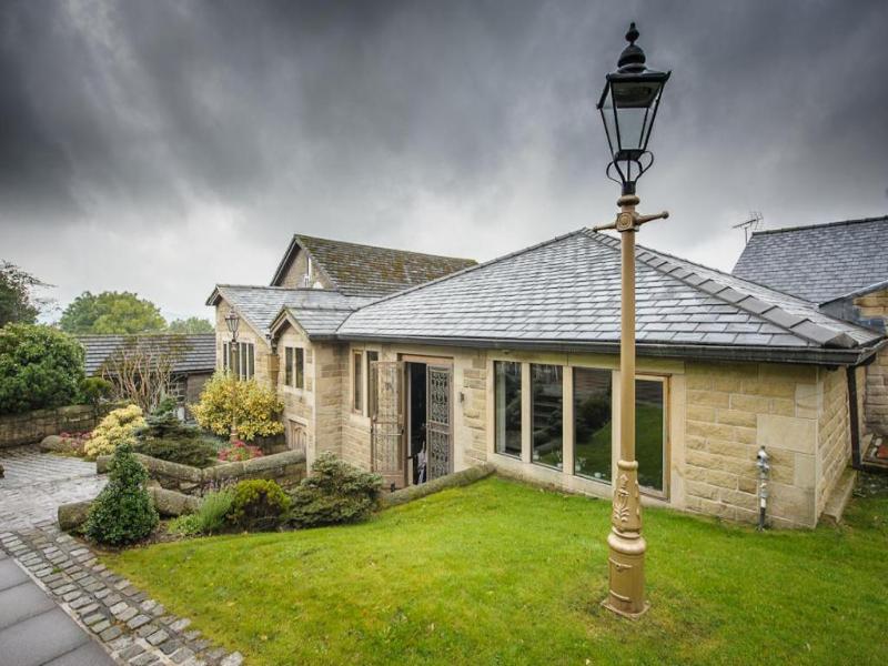 The Saddleworth Hotel - Genel