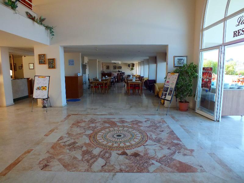 Tuntas Family Suites Kusadasi - Lobi