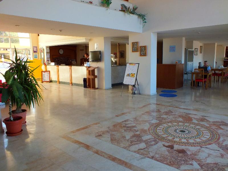 Tuntas Family Suites Kusadasi - Lobi