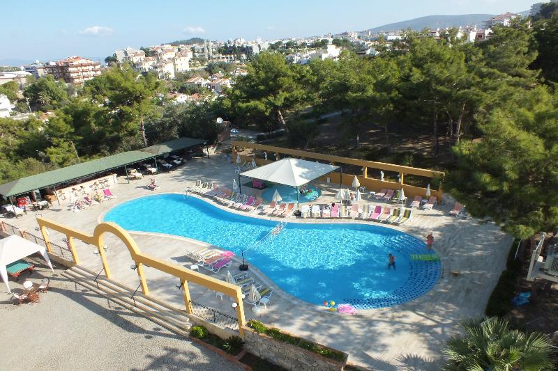 Tuntas Family Suites Kusadasi - Havuz