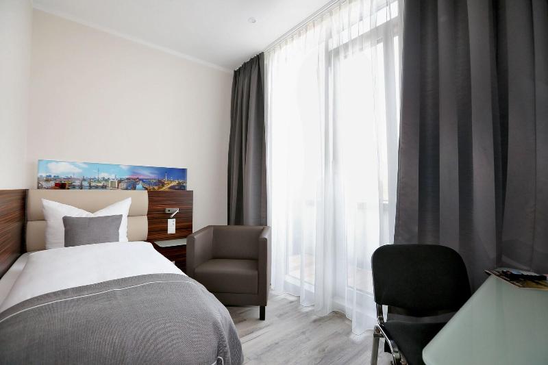 H24 Hoteltow - Oda